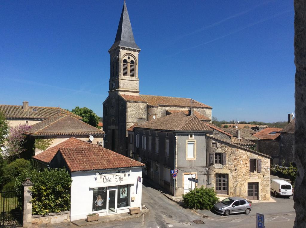 Logis Hotels- Auberge De La Tour - Hotel Et Restaurant Sauzet  Exteriör bild